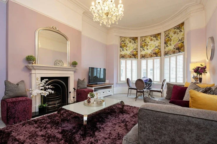 Flat Sinclair Road in Greater London