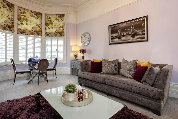 Flat Sinclair Road in Greater London