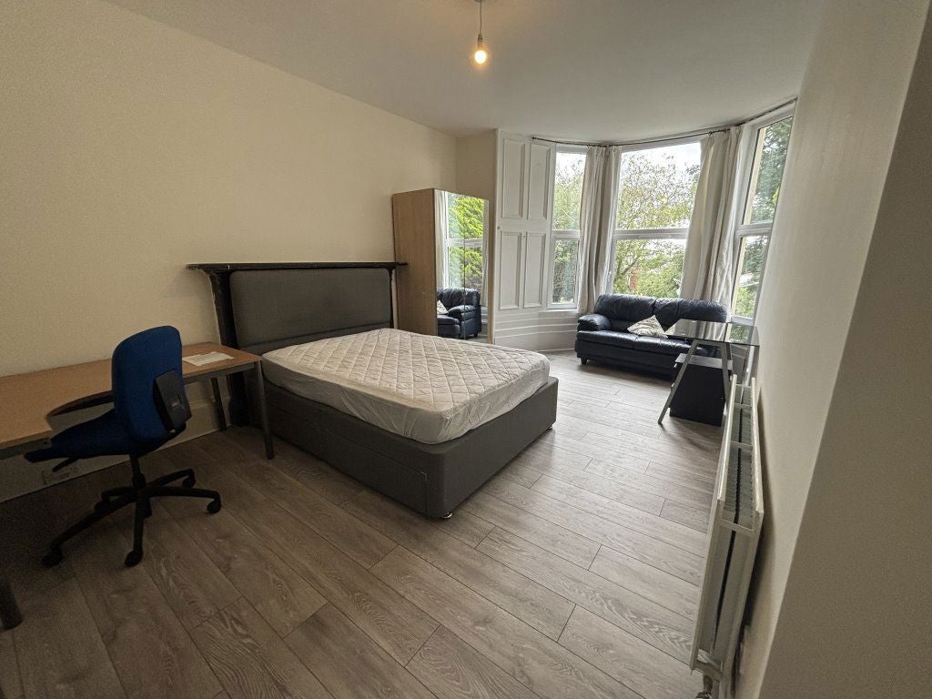 Room St Mary Place in Dundee