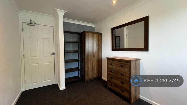 Room Beamish Road in Poole