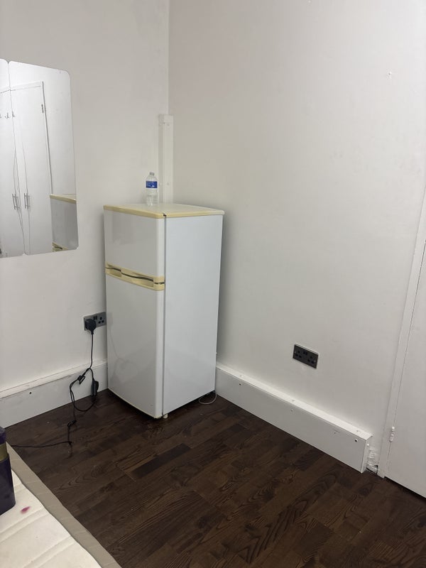 Room Wainford Close in Greater London