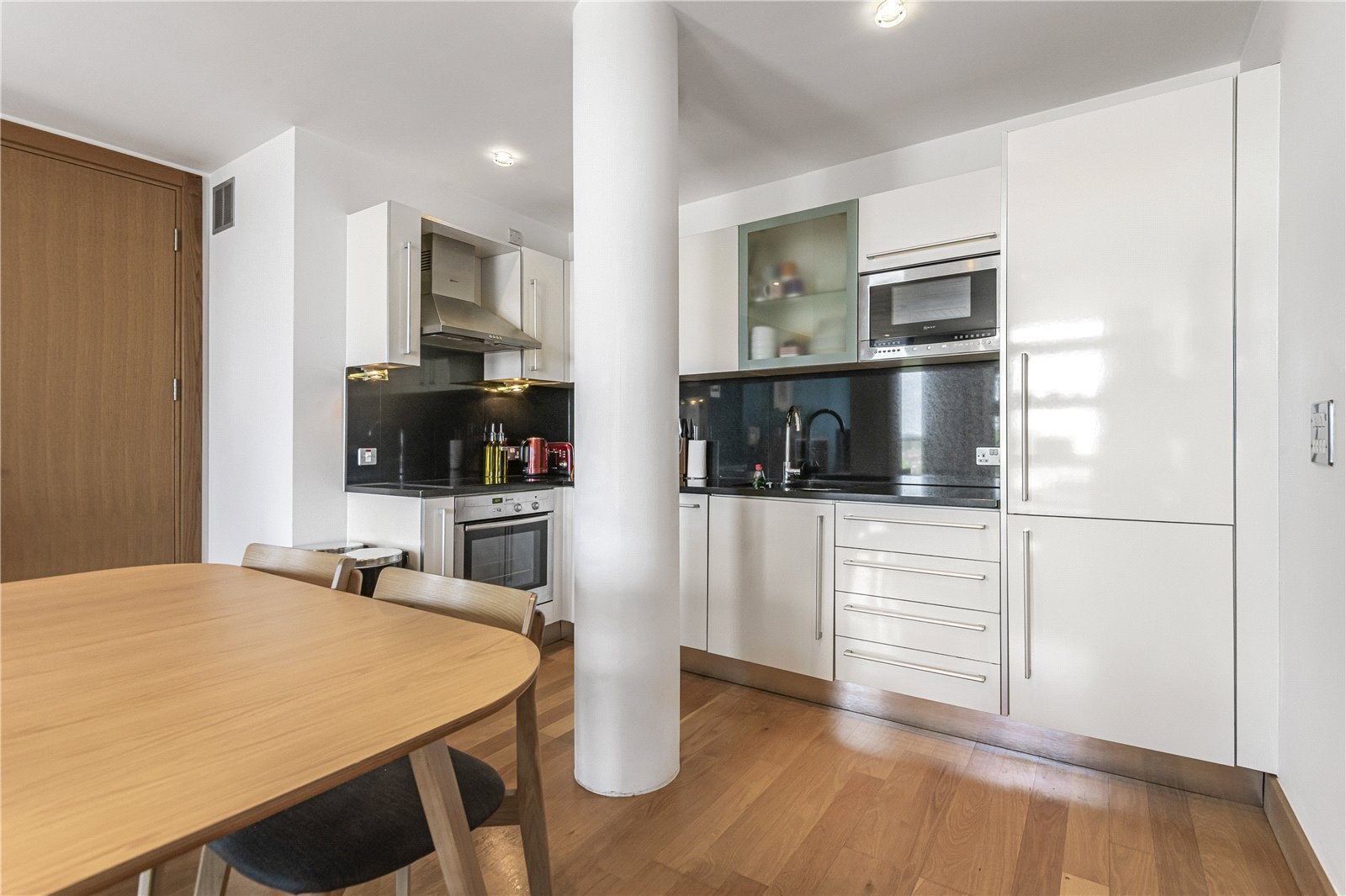 Flat Scarbrook Road in Greater London