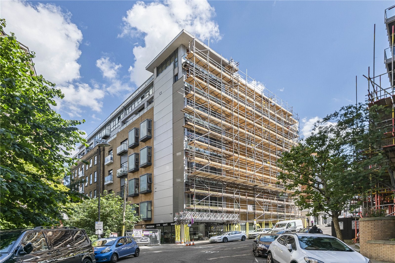 Flat Scarbrook Road in Greater London