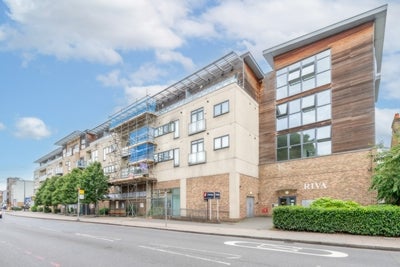 Flat Lee High Road in Greater London