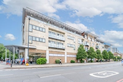 Flat Lee High Road in Greater London
