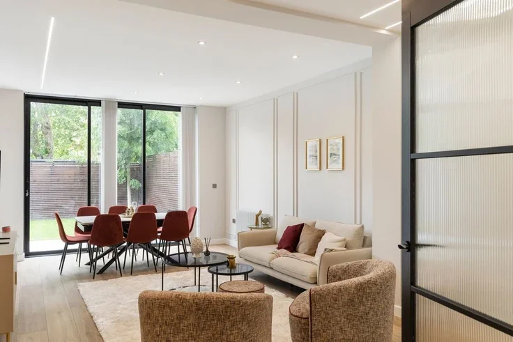 Flat The Ridgeway in Greater London