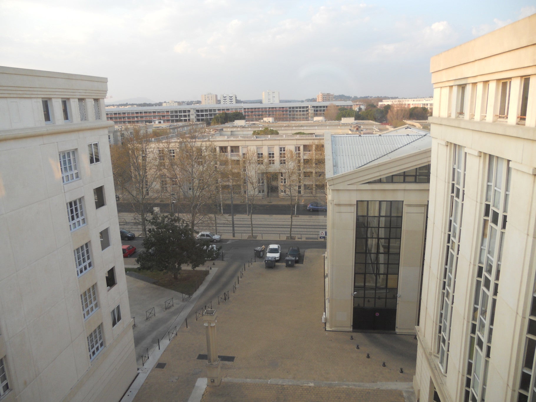 Flat Place du Millénaire in Montpellier