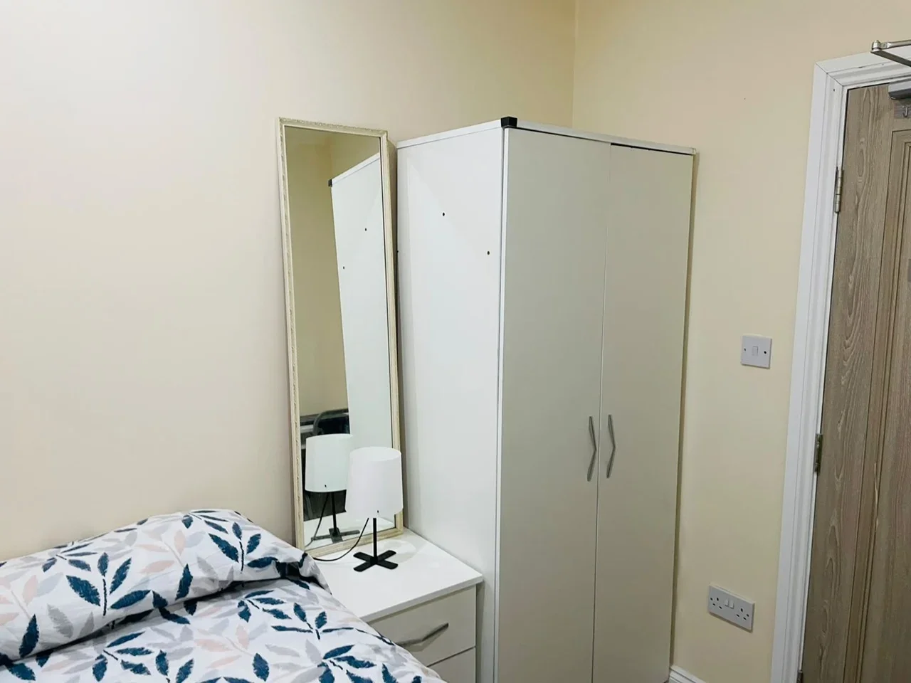 Room Montpelier Rise in Greater London