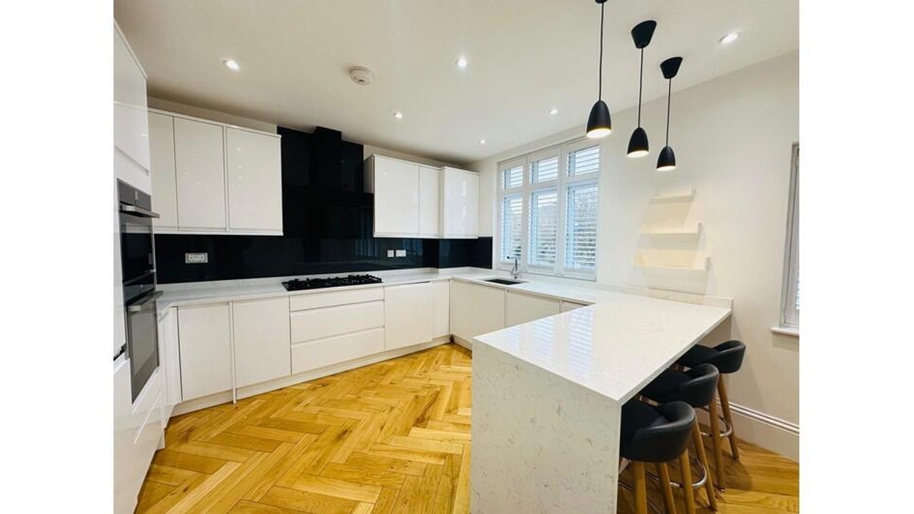 Flat Noel Road in Greater London