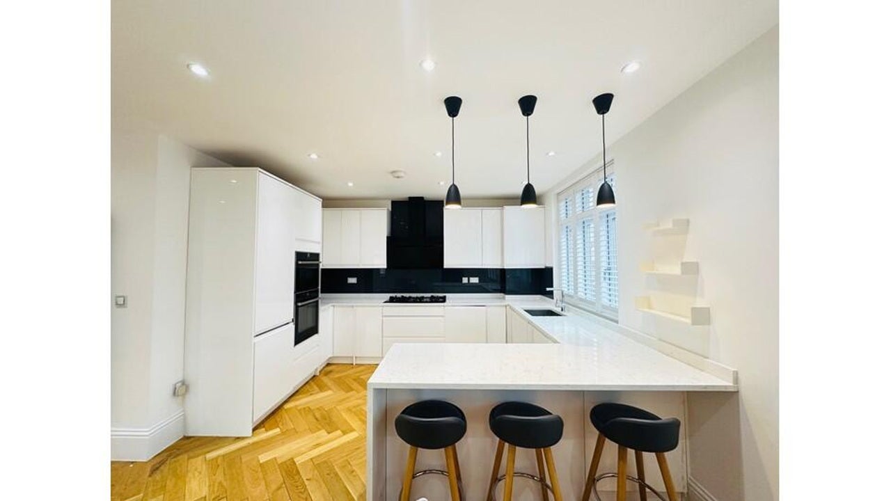 Flat Noel Road in Greater London