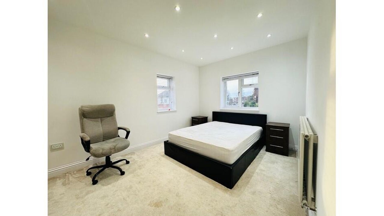 Flat Noel Road in Greater London