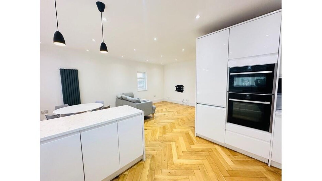 Flat Noel Road in Greater London