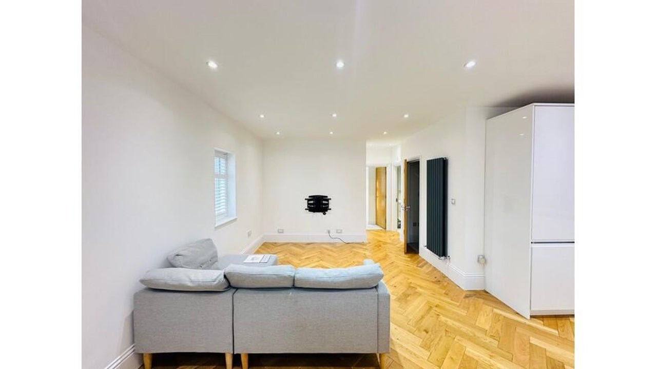 Flat Noel Road in Greater London