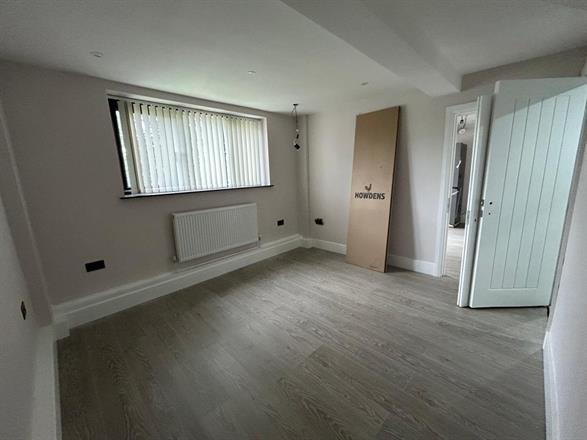 Flat Crendon Street in High Wycombe