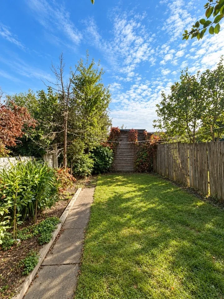 Room Grove Road in Greater London