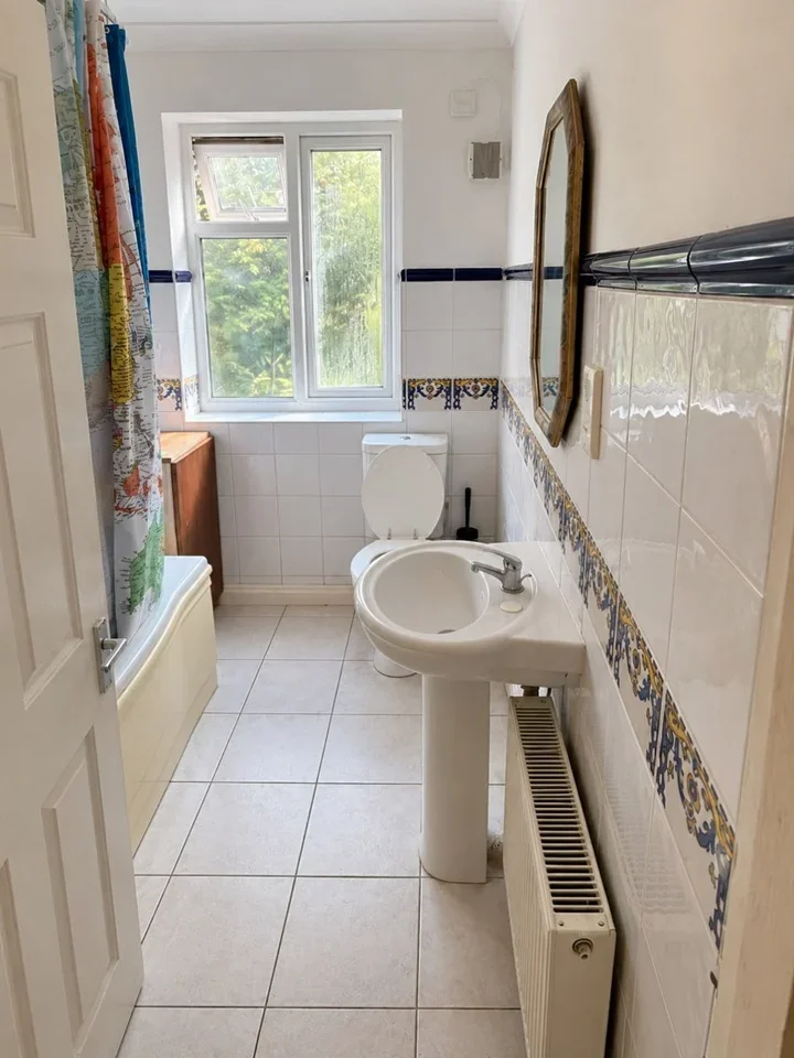 Room Grove Road in Greater London