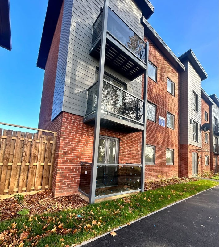 Room Dog Kennel Lane in Metropolitan Borough of Solihull