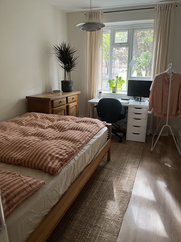 Room Leander Road in Greater London