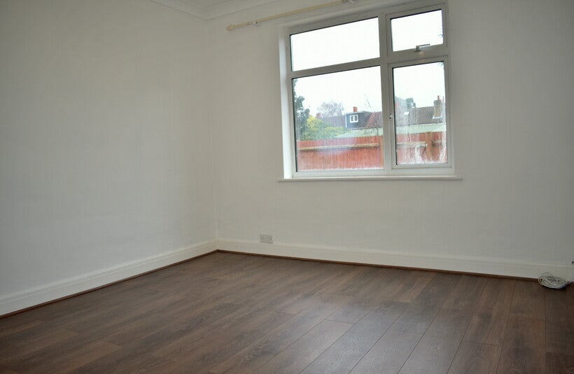 Flat Palace Grove in Greater London