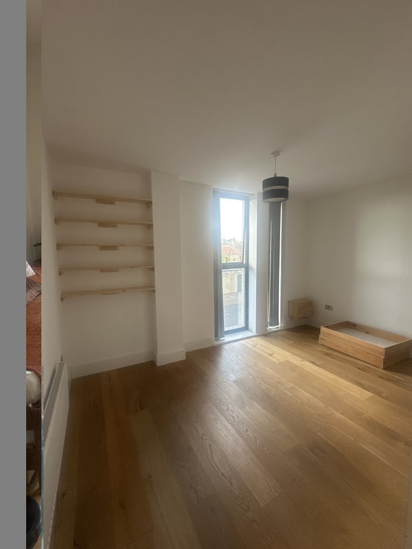 Room Grove Green Road in Greater London