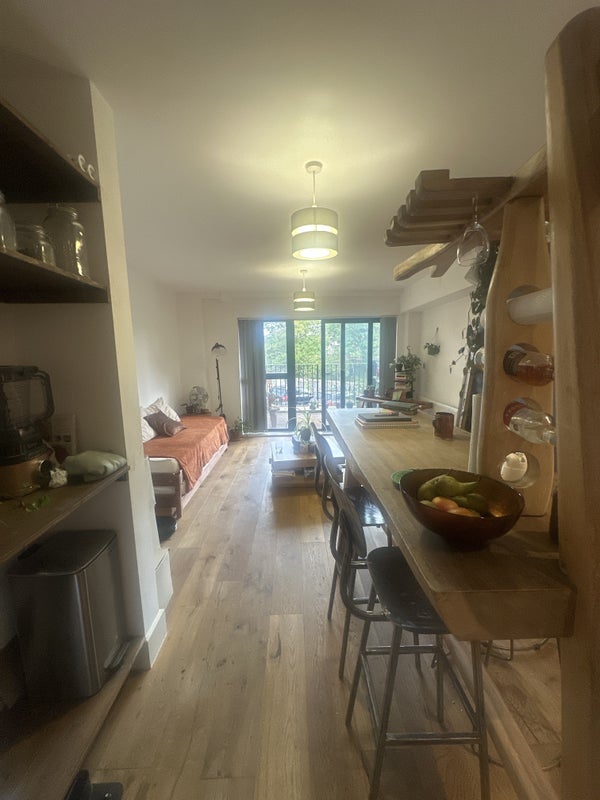 Room Grove Green Road in Greater London