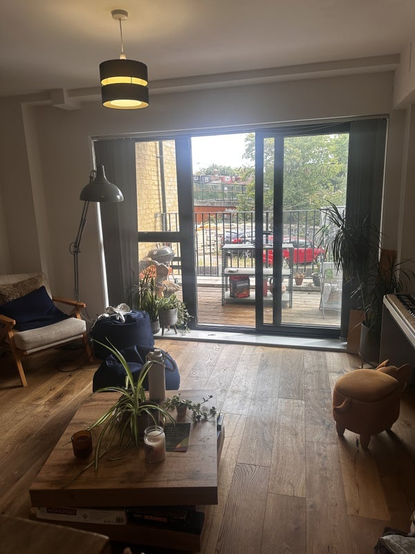Room Grove Green Road in Greater London