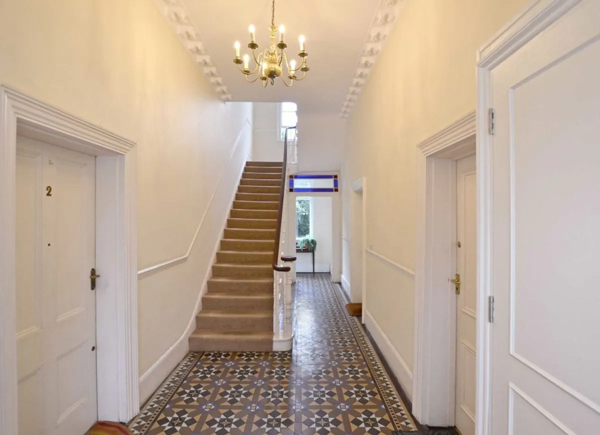 Flat Wolsey Road in Elmbridge