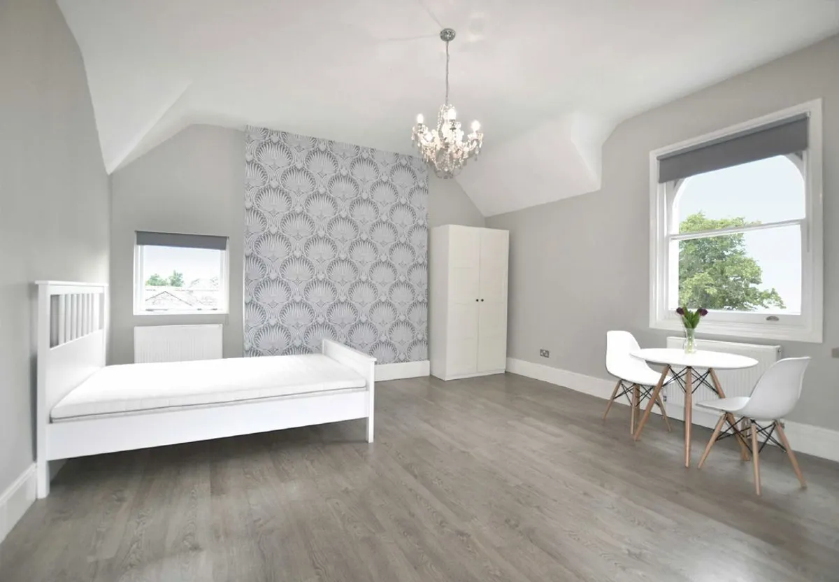 Flat Wolsey Road in Elmbridge