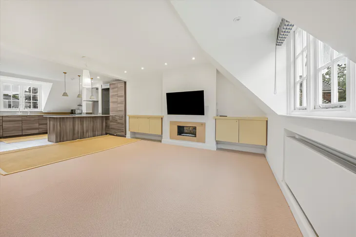 Flat Heath Drive in Greater London
