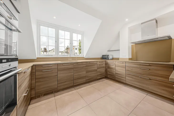 Flat Heath Drive in Greater London