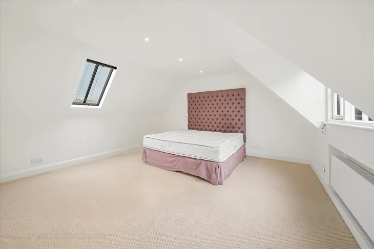 Flat Heath Drive in Greater London