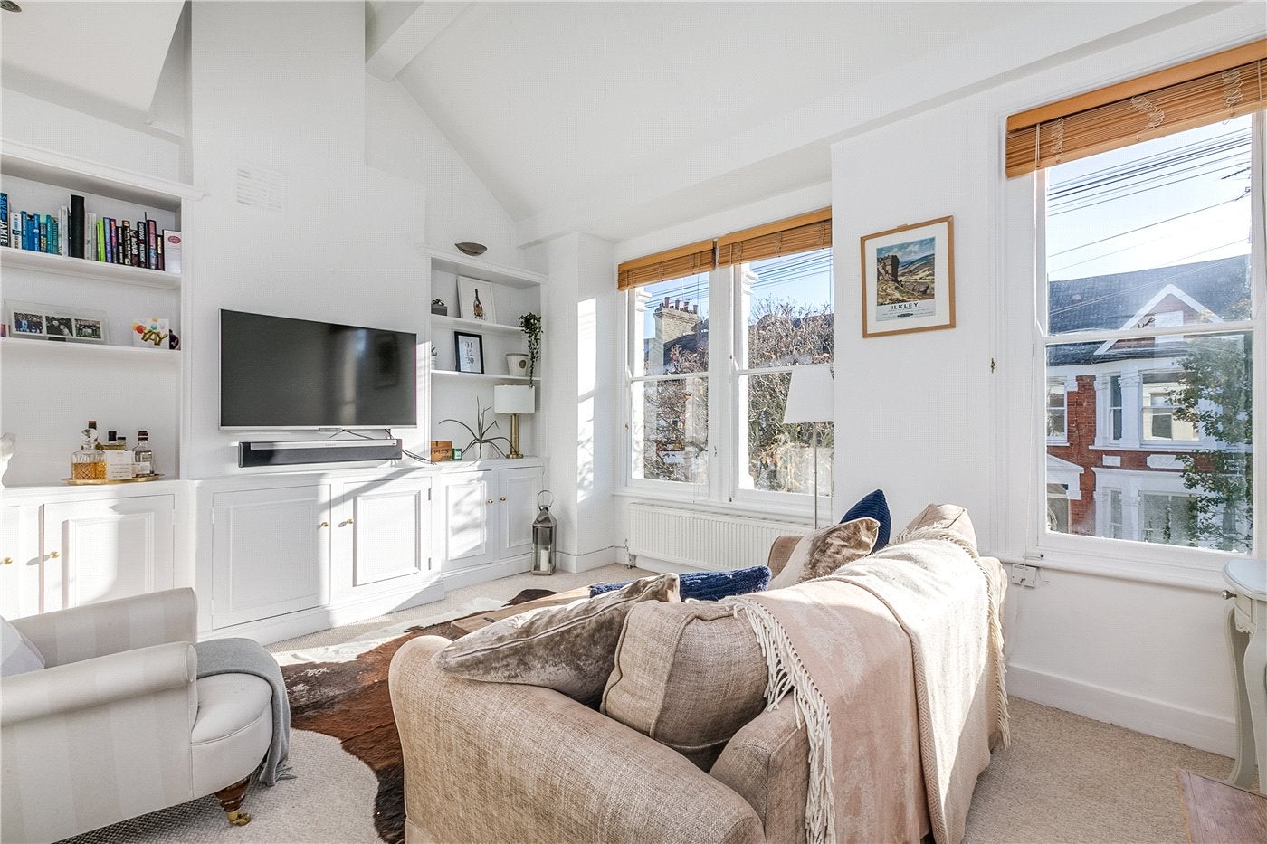 Flat Rowallan Road in Greater London