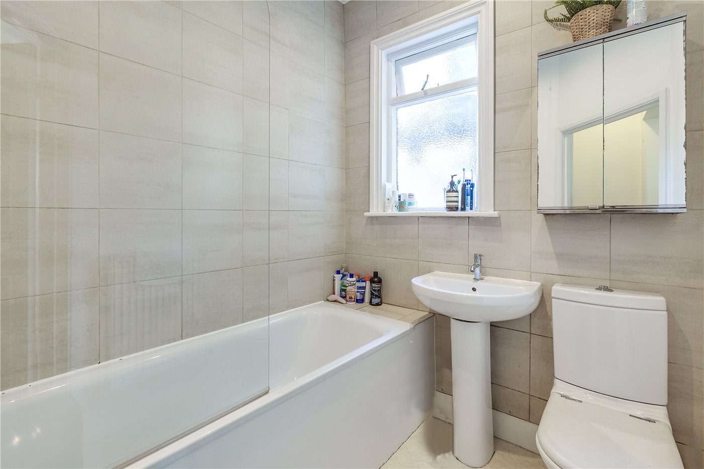 Flat Rowallan Road in Greater London