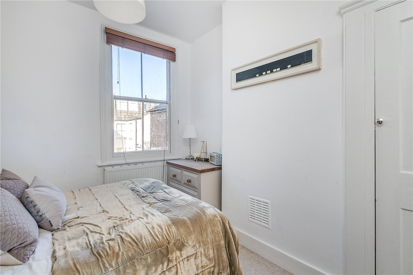 Flat Rowallan Road in Greater London