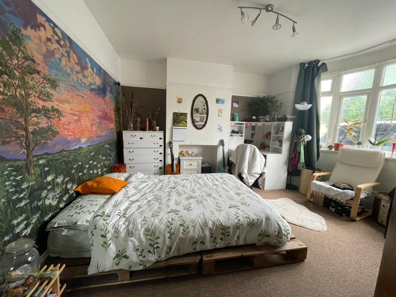 Room Monks Park Avenue in Bristol