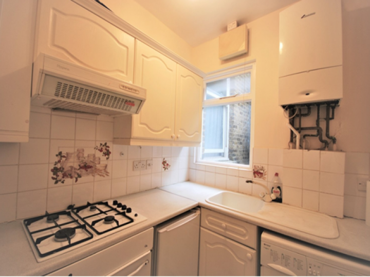 Flat Thurlow Park Road in Greater London
