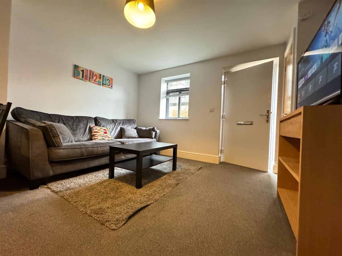 Flat Millicent Road in Nottingham