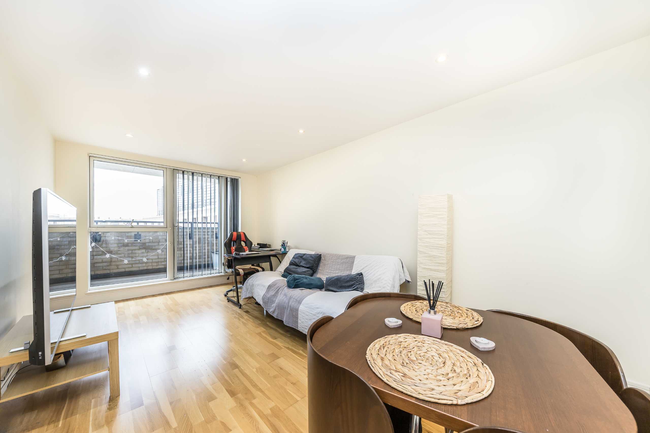 Flat Bear Lane in Greater London