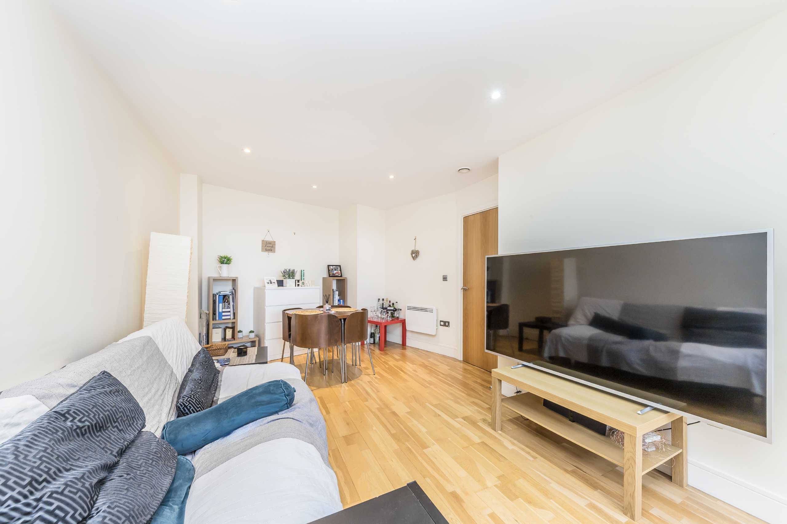 Flat Bear Lane in Greater London