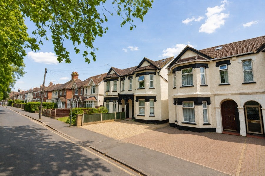 Flat Maybury Road in Woking