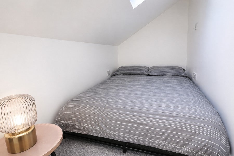 Flat Maybury Road in Woking