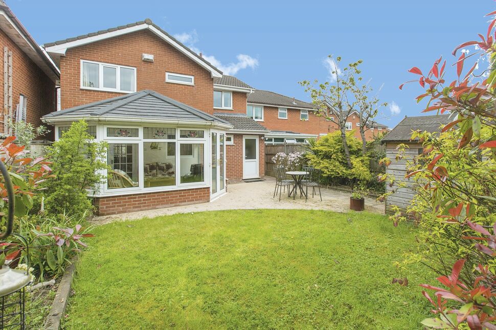 House The Pines in Leyland