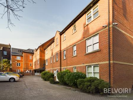 Flat Livingston Avenue in Liverpool