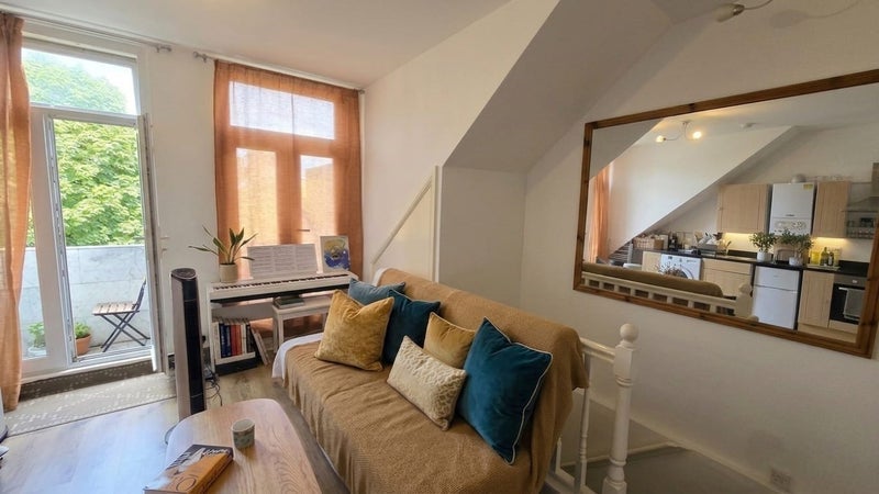 Flat Acton Lane in Greater London