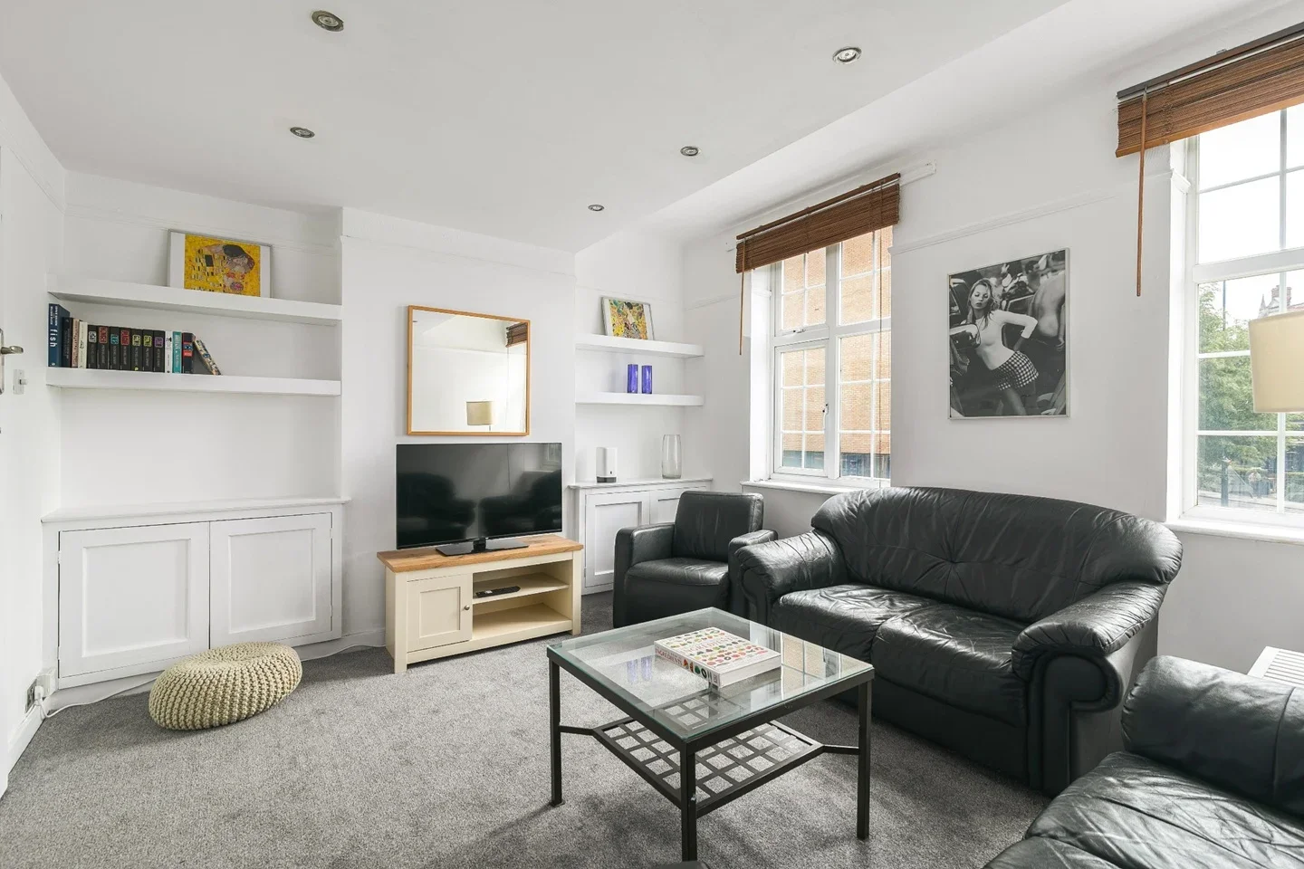 Flat Bolton Crescent in Greater London