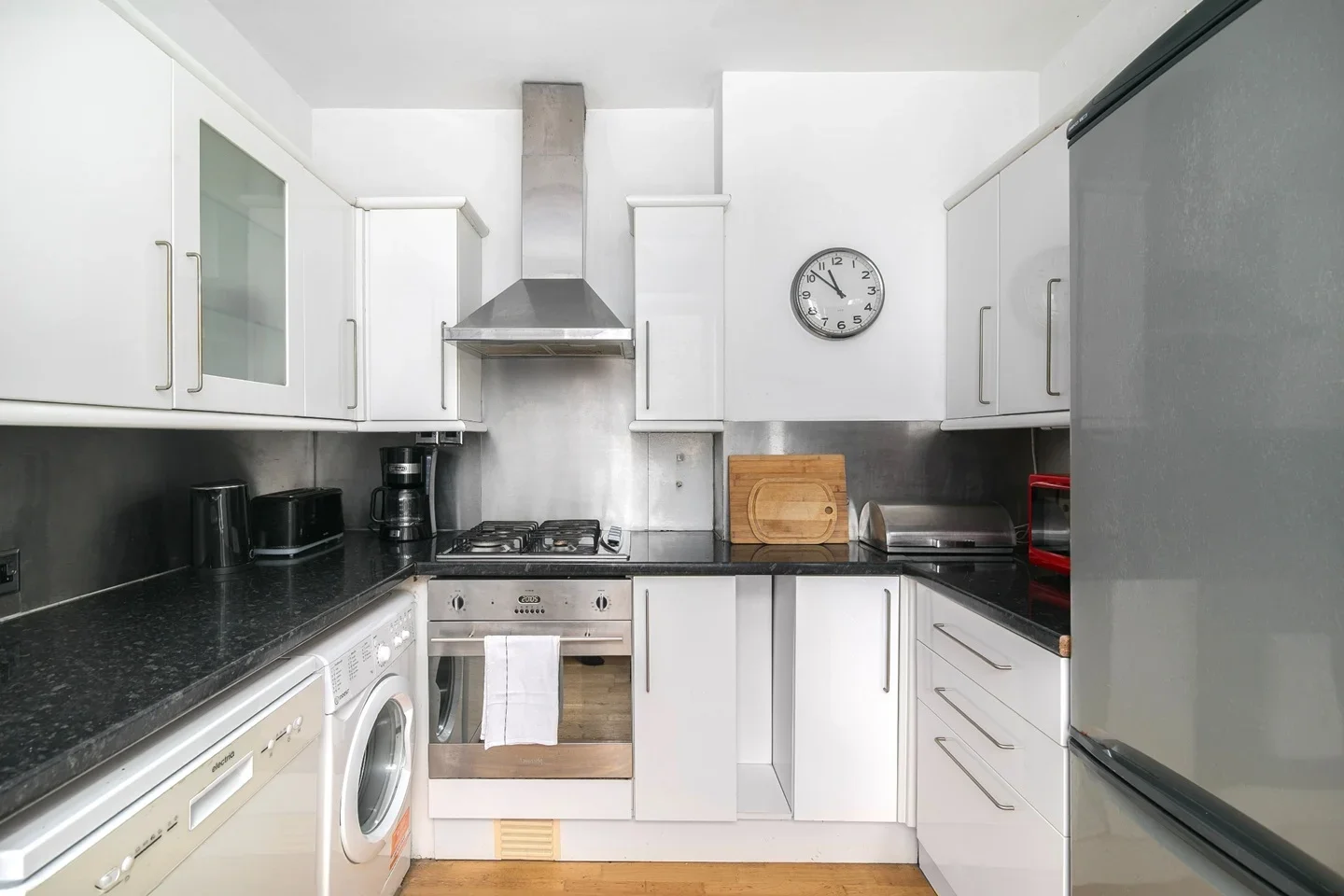 Flat Bolton Crescent in Greater London
