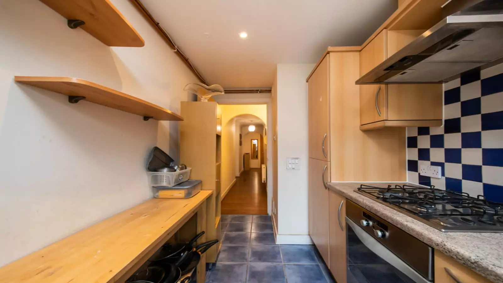 Flat Newport Avenue in Greater London