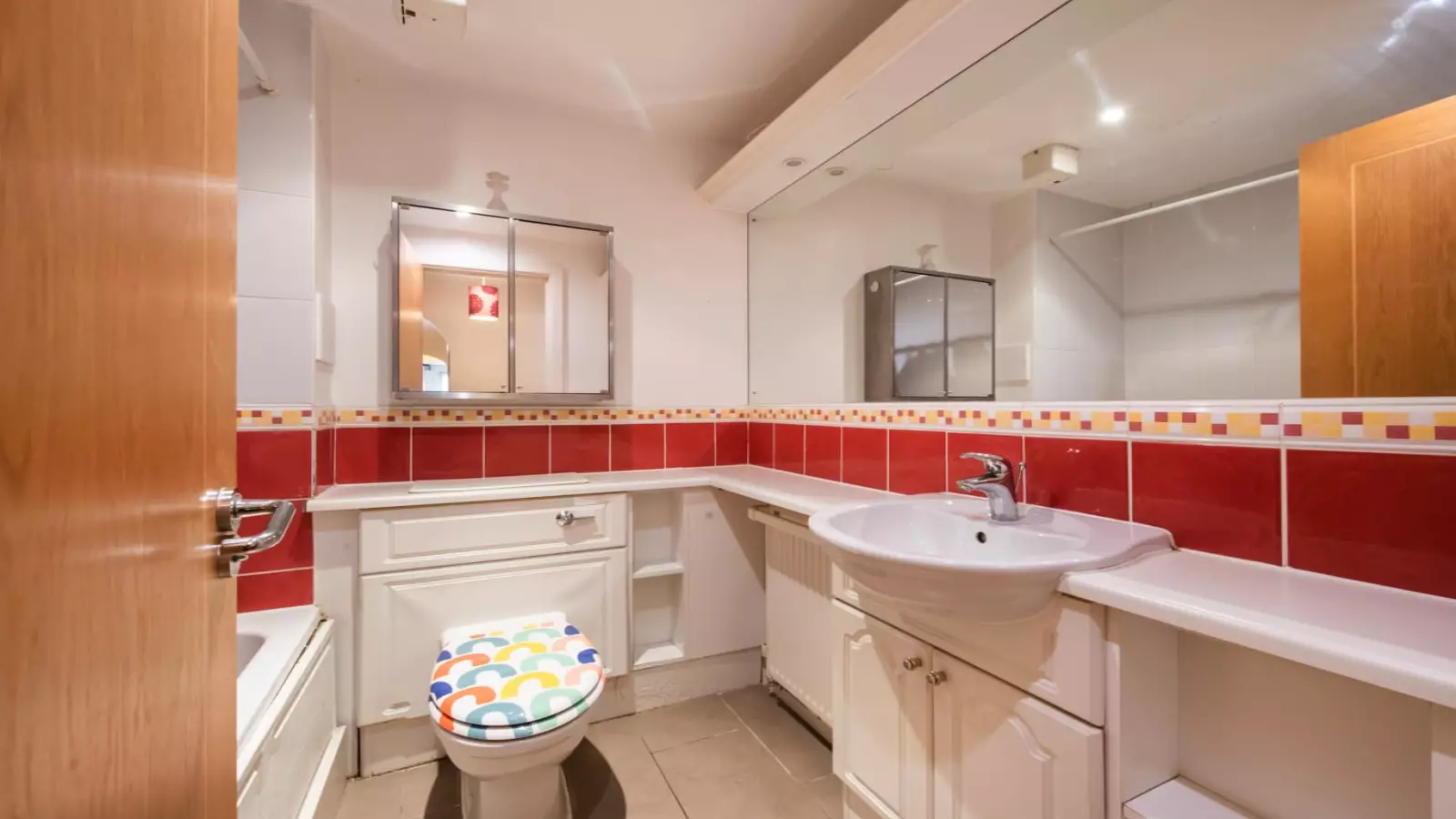 Flat Newport Avenue in Greater London