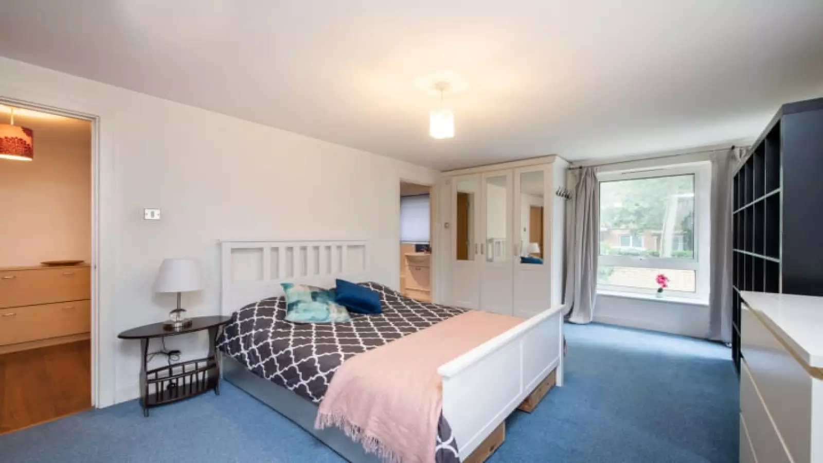Flat Newport Avenue in Greater London