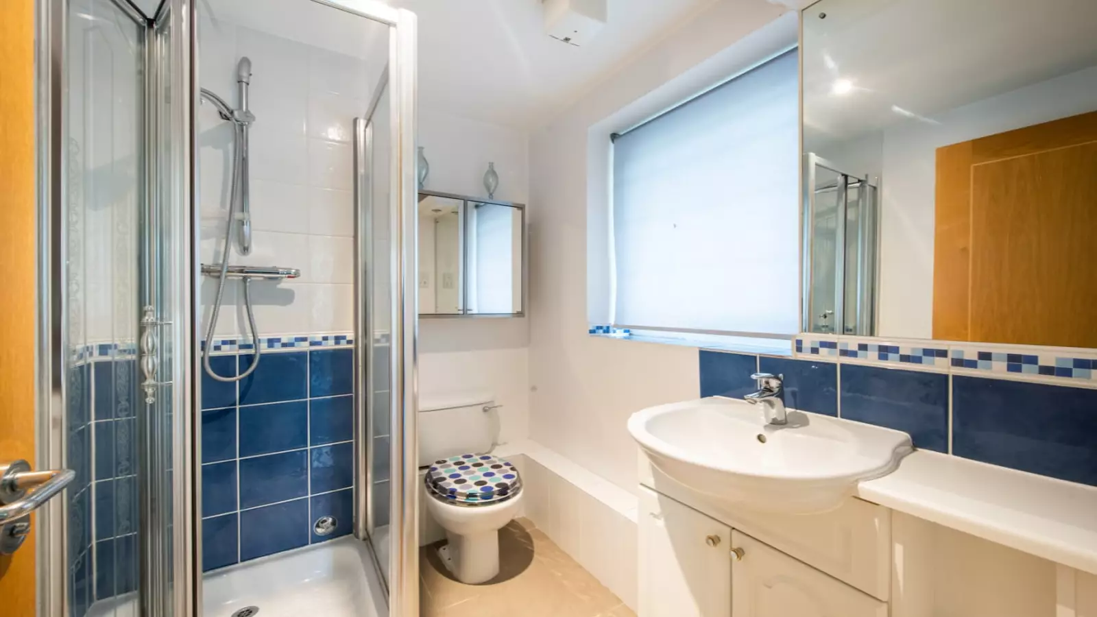 Flat Newport Avenue in Greater London